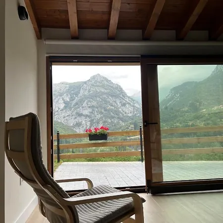 Casa Maribel. En Lebena, Picos De Europa