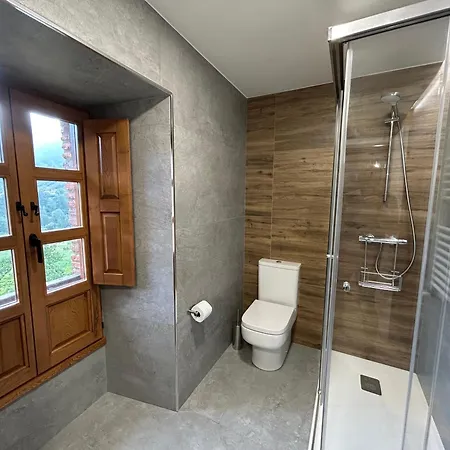 Casa Maribel. En Lebena, Picos De Europa *